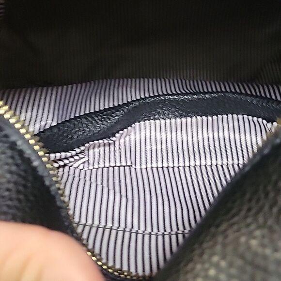 New without tags no brand black leather backpack with wristlet - Picture 3 of 6